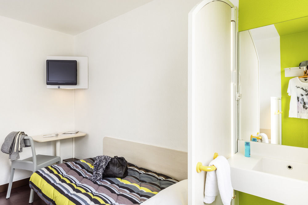 Hotel Unisotel Saintes Ex F1 3*